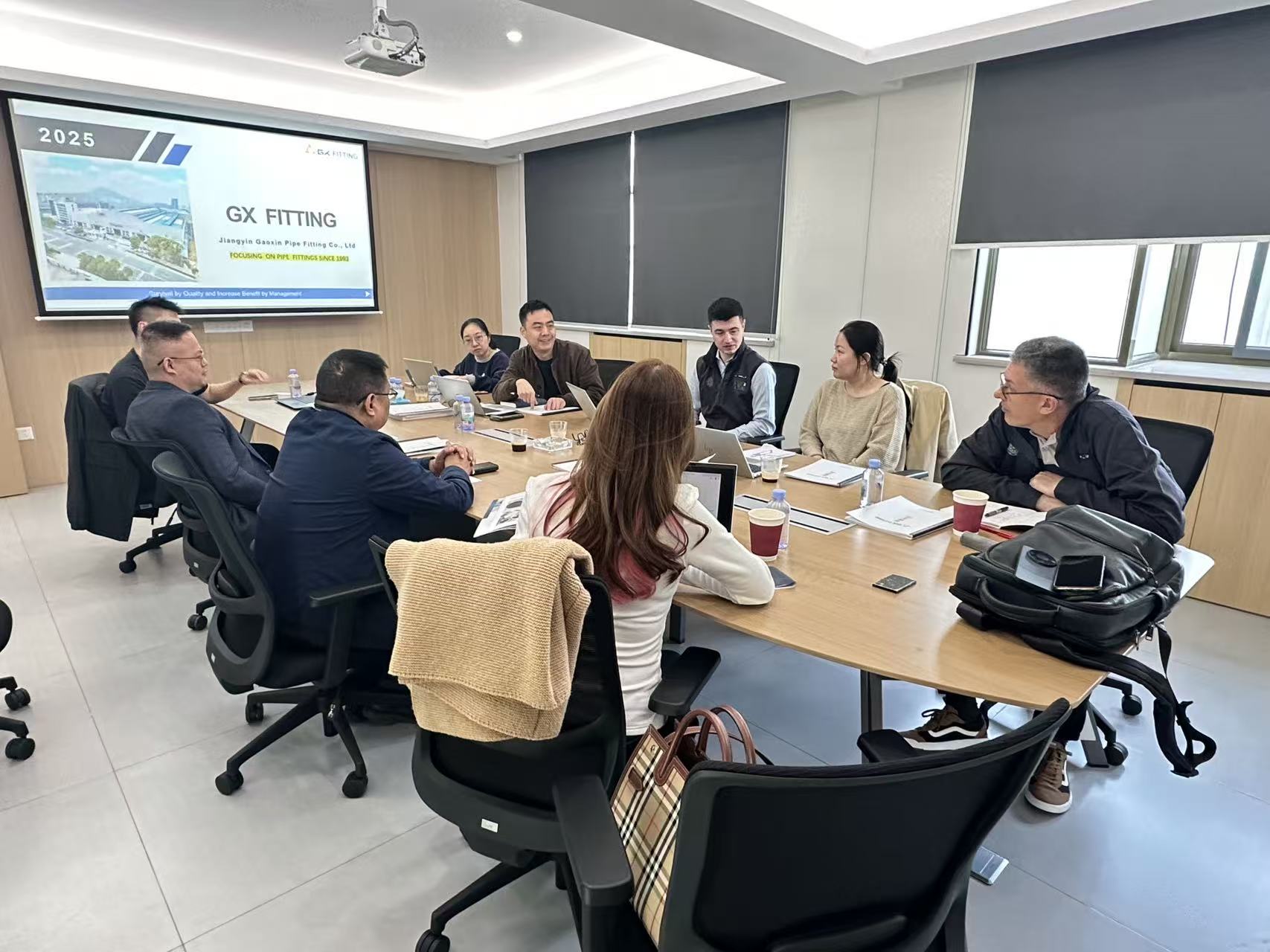 Đoàn khách hàng đến thăm nhà máy của chúng tôi để trao đổi và hợp tác kỹ thuật