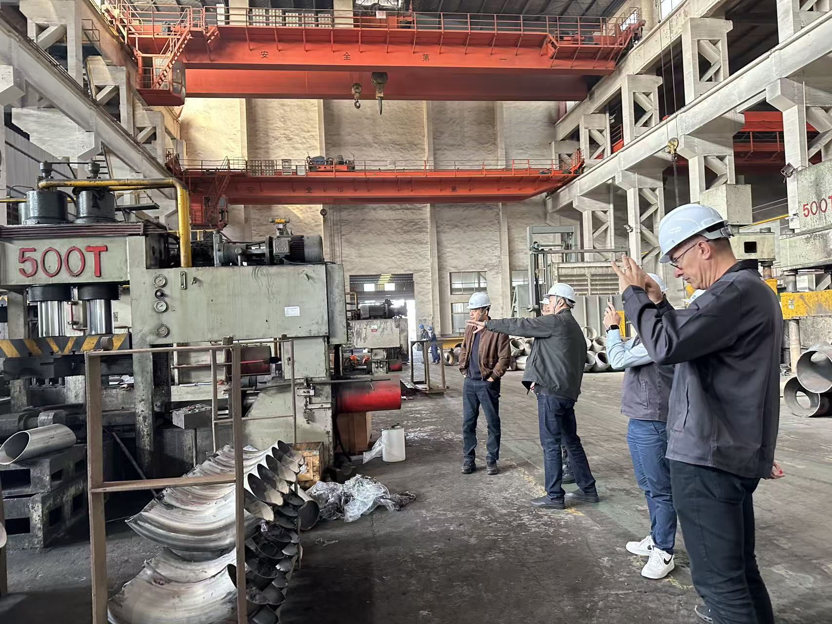 Chuyến thăm của khách hàng dẫn đến thỏa thuận đặt hàng mới