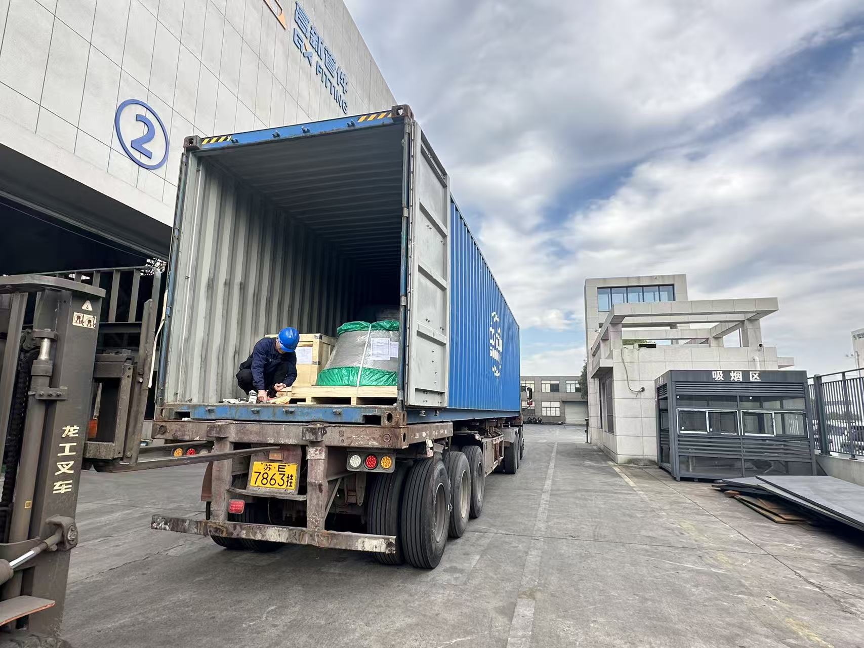Phụ kiện đường ống được vận chuyển thành công trong container
